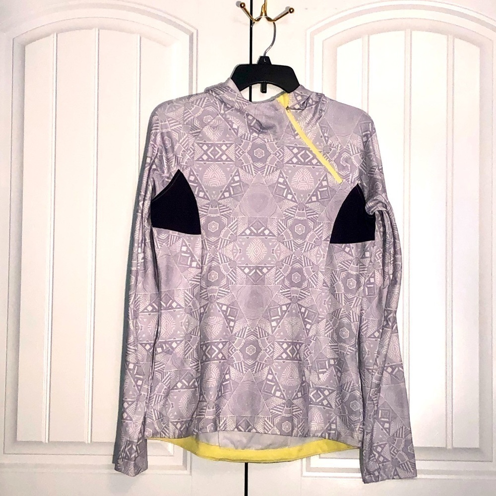 Mondetta long sleeved hooded geometric print stretchy exercise top w/ pockets; M